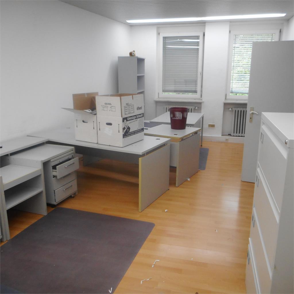 Komplette Büroeinrichtung + Einbauküche + Gerätschaften einer Rechtsanwaltskanzlei